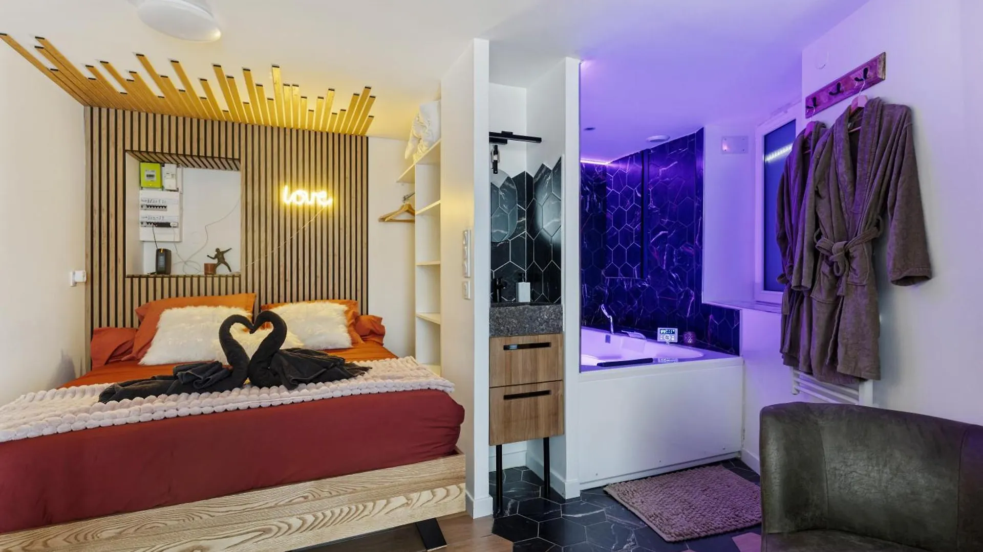 Love Room - Luxe Et Romance 布雷斯地区布尔格 0*,  法国